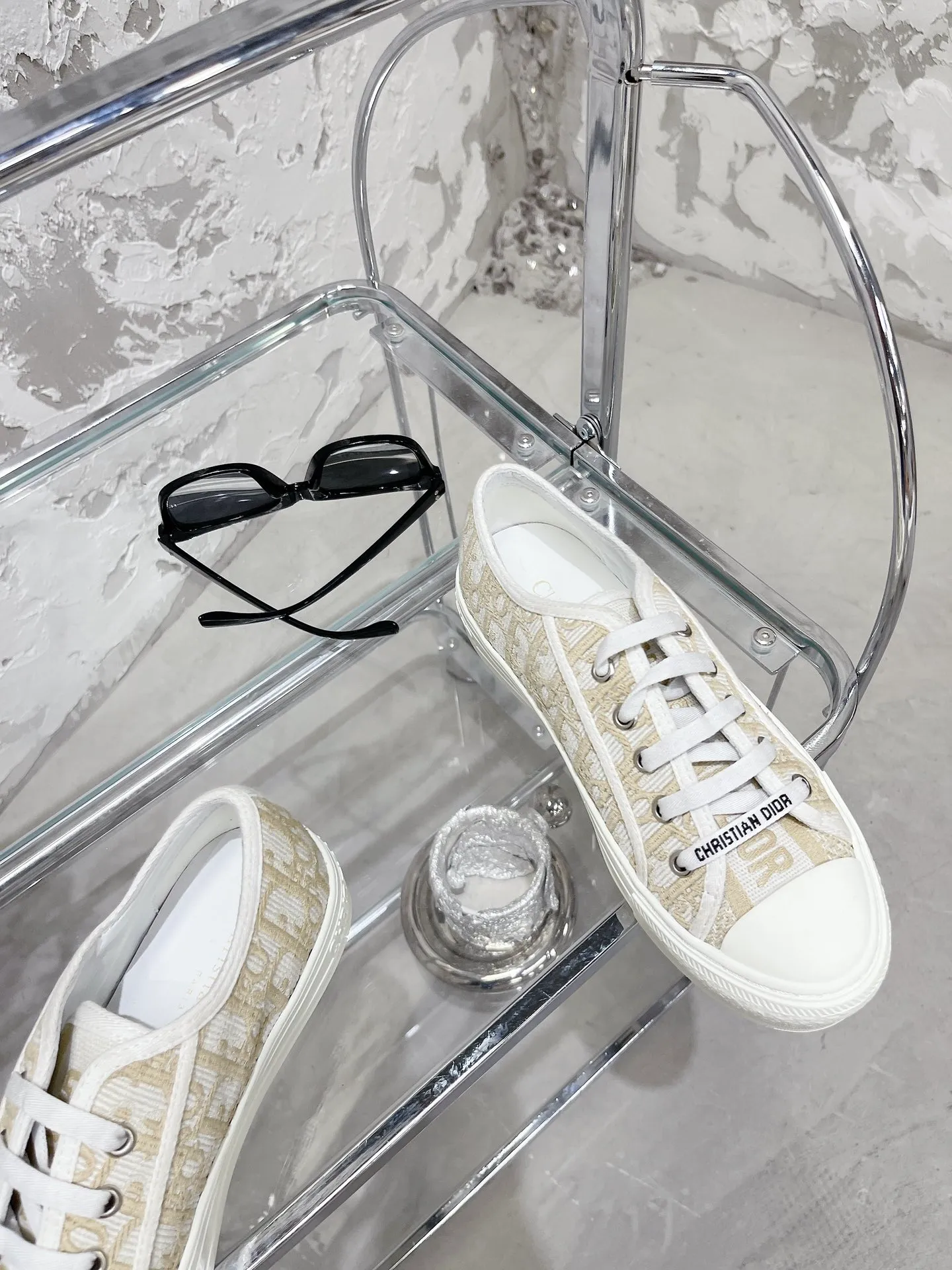 👟👟Ex-factory price 480👟👟 Women's Shoes Women's Clothing WALK N DIOR Embroidered Canvas Shoes Flat Casual Shoes Valentine's Day Limited Edition Sneaker Series Cotton Silk Double-sided Three-dimensional Embroidery, Authentic Stores Rush to Buy and Release Hot Style, Ins Star Internet Celebrity Concave Style Show.  All materials of this shoe are original molds, right down to the hardware, laces, outsole, 👟👟 ex-factory price U mid-pad... The upper fabric is made of double-sided pure cotton silk three-dimensional electric embroidery. Each style looks colorful, but it does not make it difficult to match clothes. The entire series is like a piece of handicraft, unique!  ▪️Inner lining: full-grain mixed sheep silk sheepskin ▪️Foot pads: imported cowhide of the same color, comfortable to the feet ▪️My last style is exactly the same as Z👟👟 ex-factory price, welcome to compare. My color matching is complete, and the counter has a full set of packaging. Code number: 35-40 (women's model 41 is custom-made and cannot be returned or exchanged)